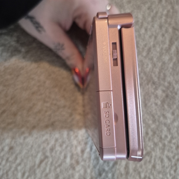 Nintendo 3DS + Games - Picture 7 of 8